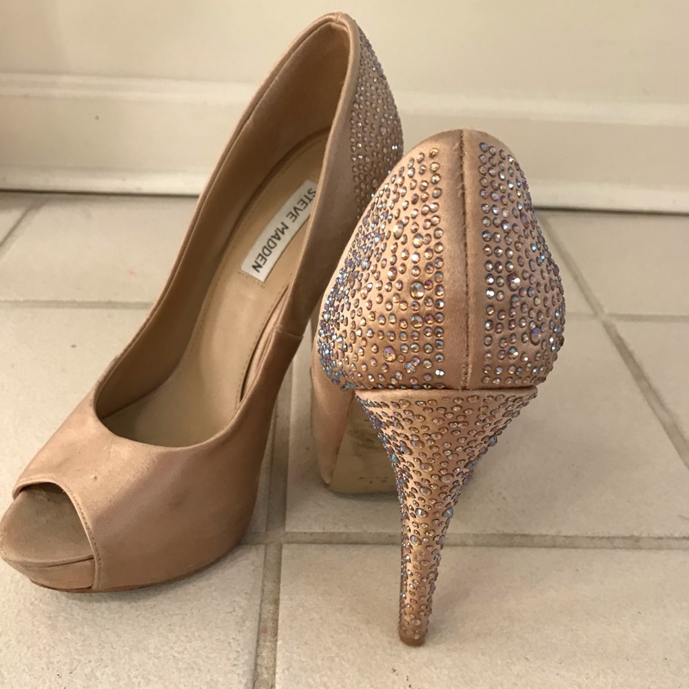 💥Steve Madden Platform pumps w/crystals